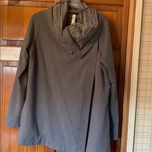 LuLulemon Grey Jacket Size 8 EUC